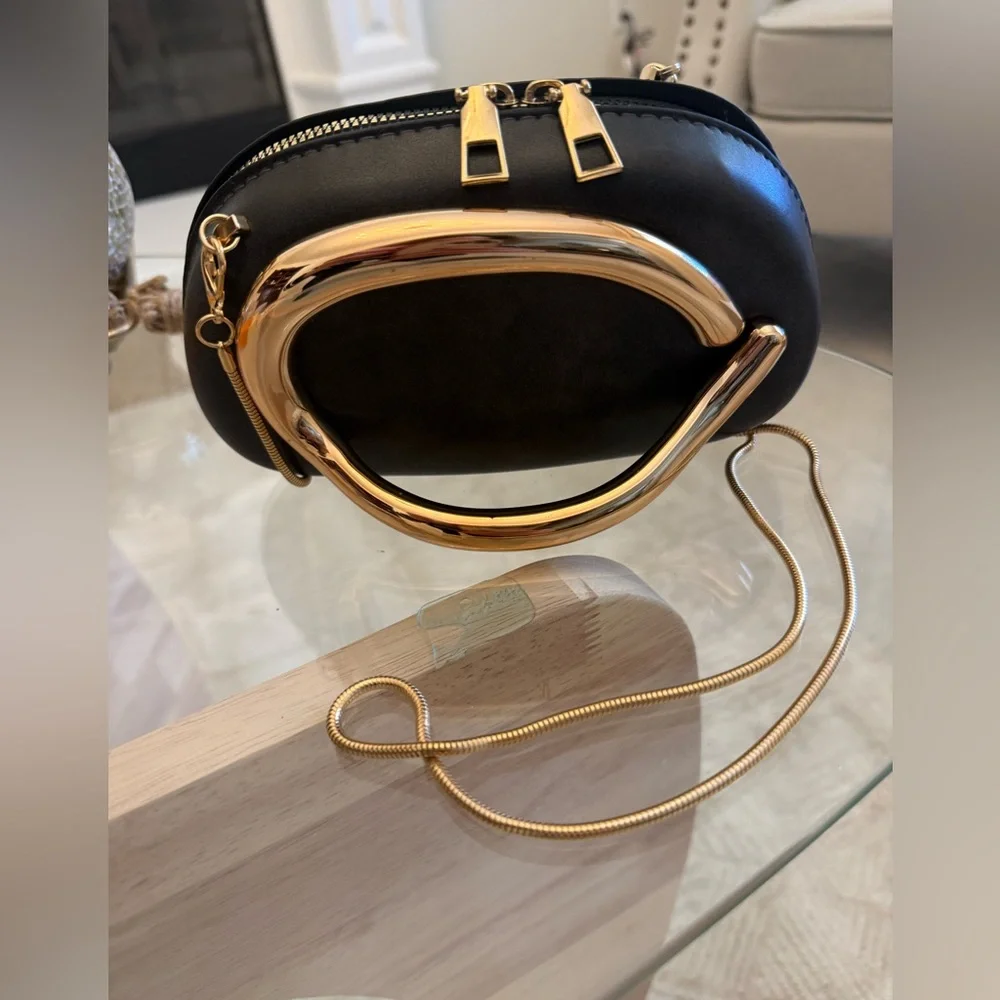 Chic Black and Gold Crossbody Bag - Picture 4 of 4